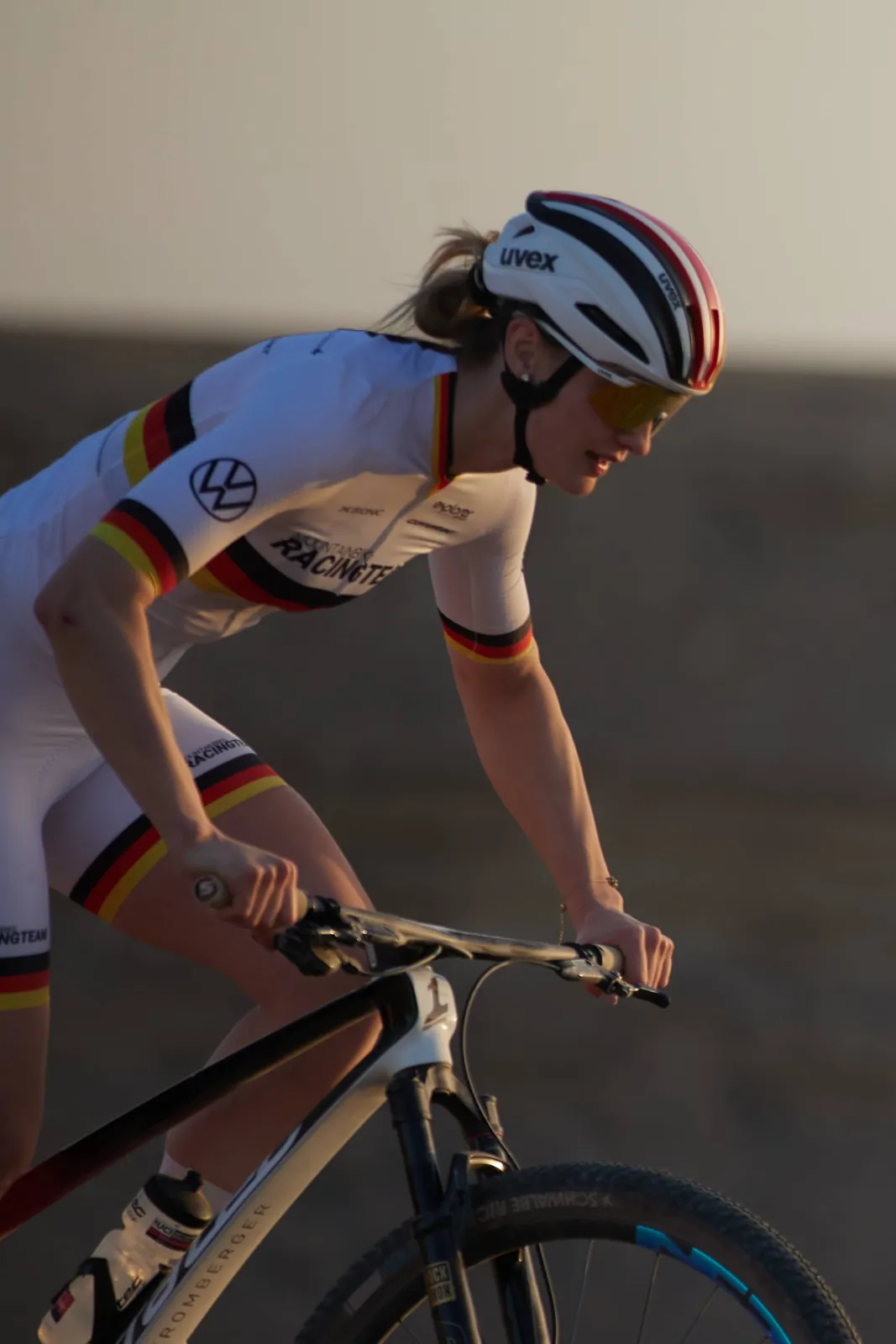 Marion Fromberger – Porträt im Racingteam-Trikot